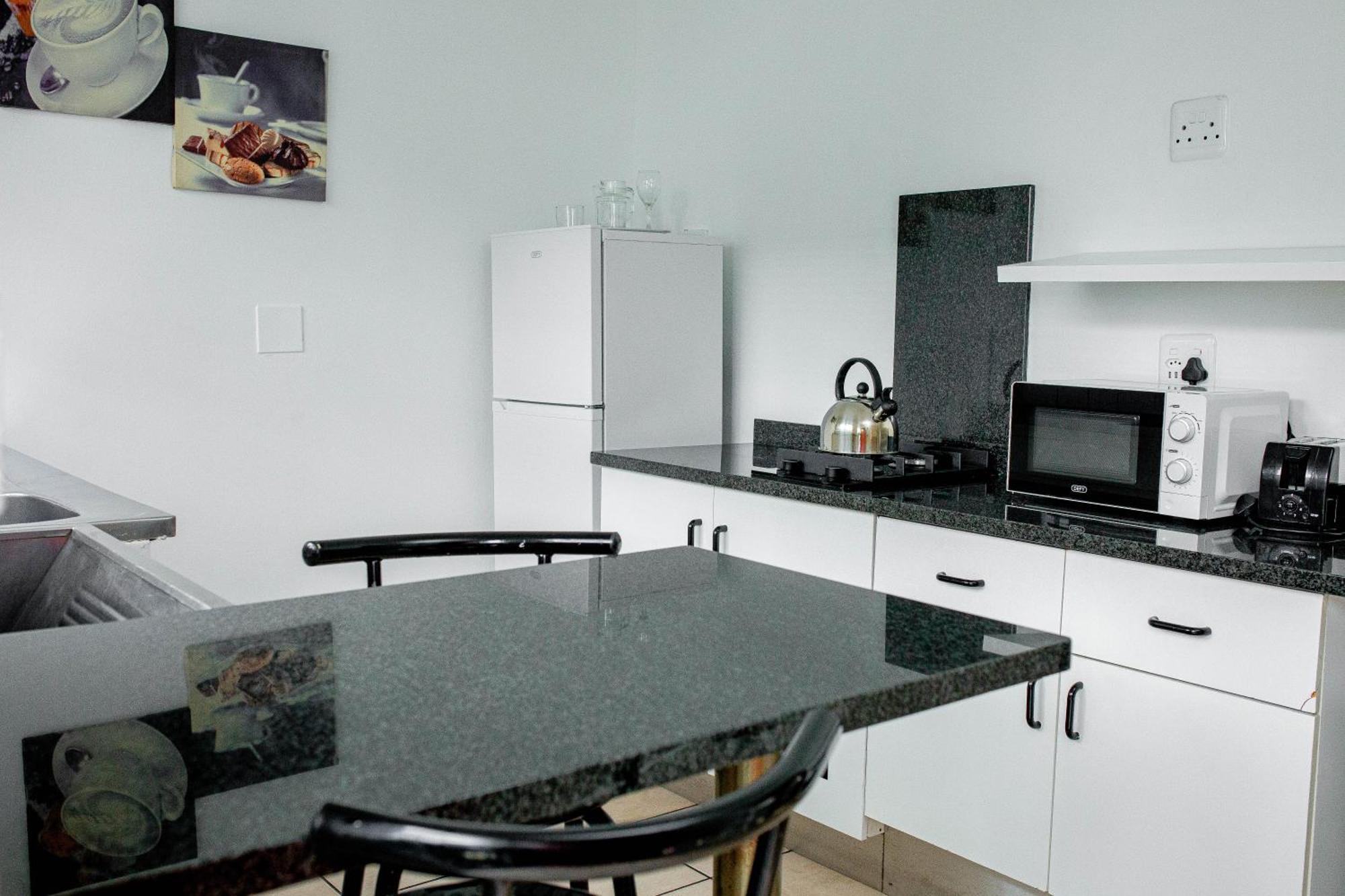 Vetho 1 Apartments Or Tambo Airport Йоханнесбург Экстерьер фото